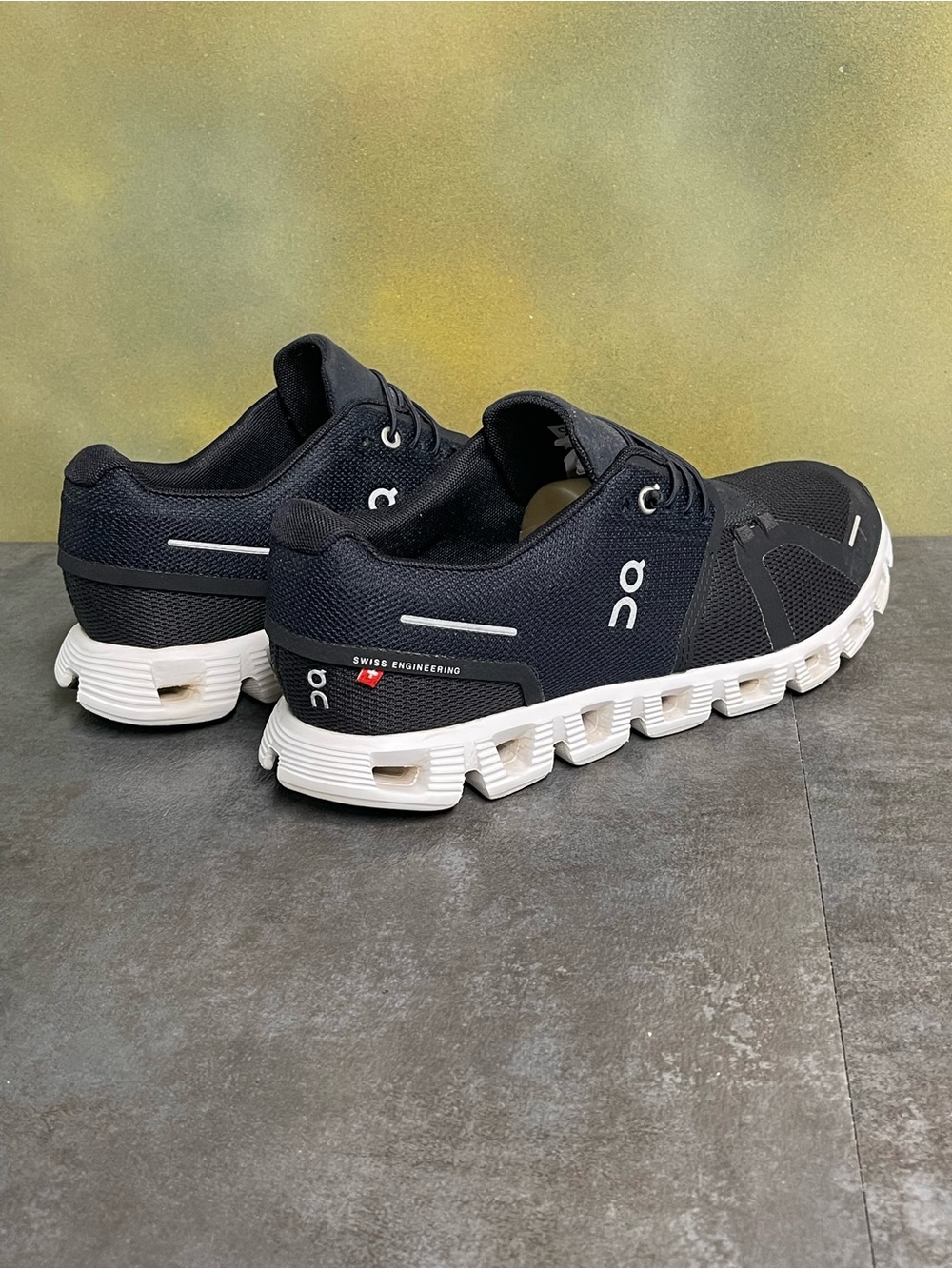 On Cloud 5 Women's Black/White Running Shoes Size 9 - Picture 8 of 16